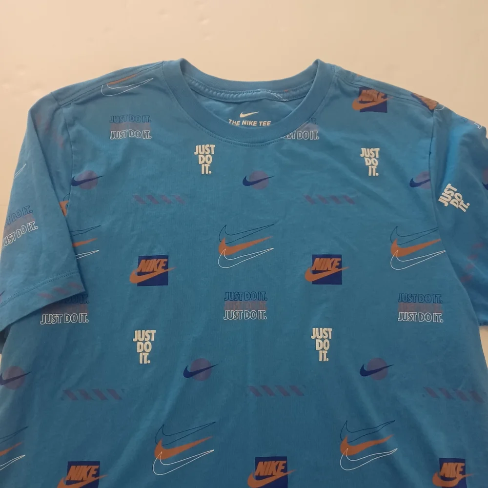 Nike Swoosh Print Logo Tee Sz M